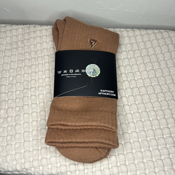 APTHCRY Oxide Crew Socks - Picture 2 of 3